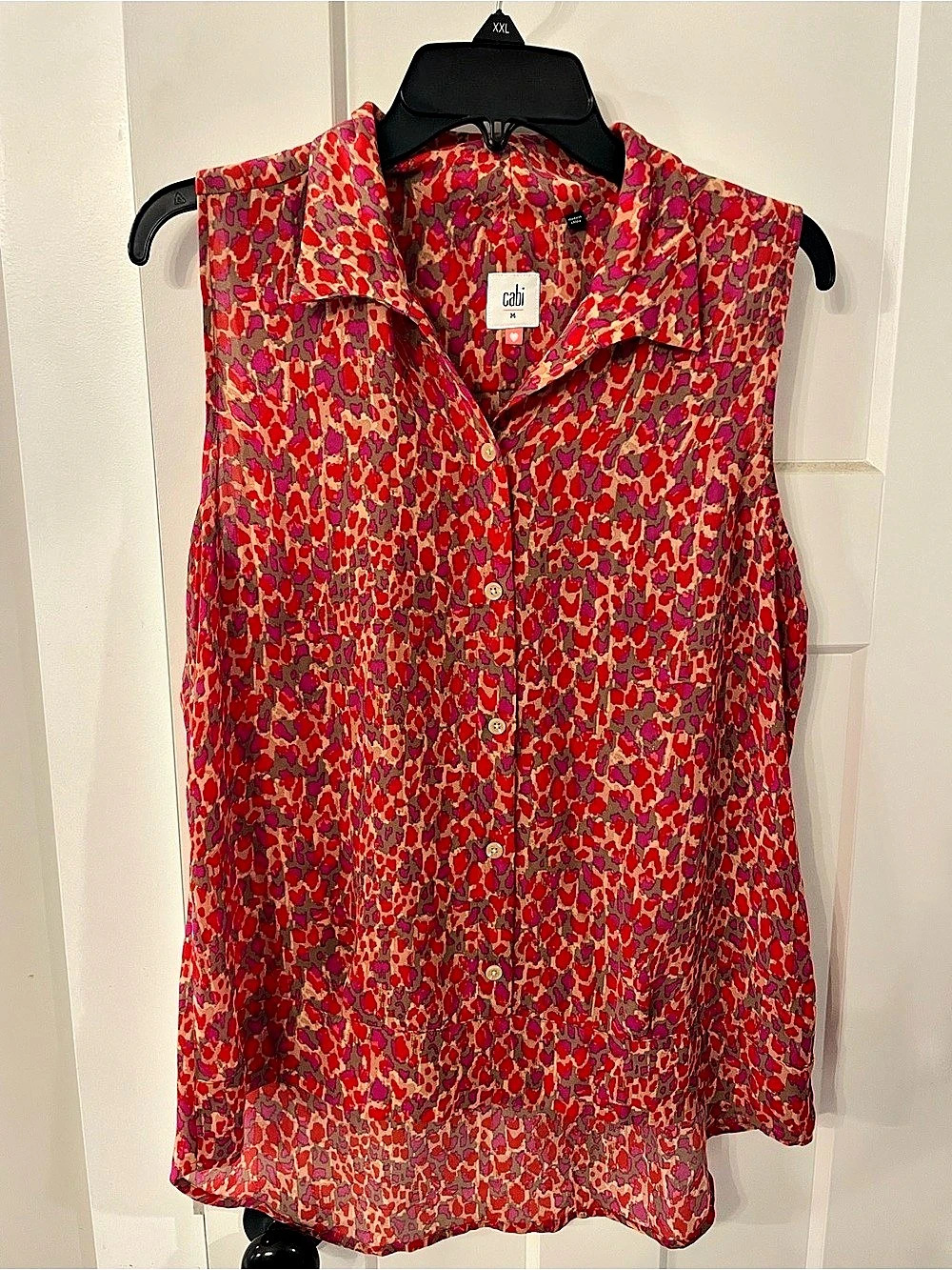 cabi Animal Print Sleeveless Blouse in Red & Pink Size Medium